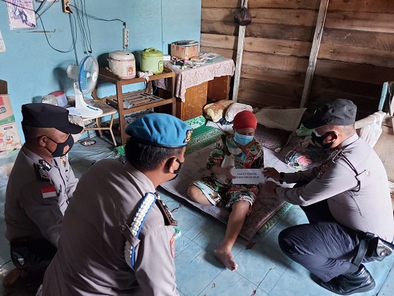 Polsek Panipahan Laksanakan Kegiatan Sedekah Jumat dan Pembagian Zakat Profesi