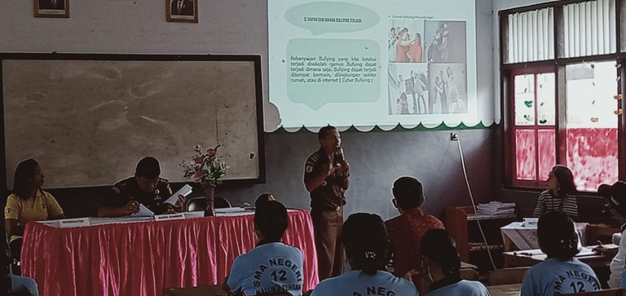 Sosialisasi Bullying Satgas Yonarhanud 11/WBY Bersama Kepala Kejaksaan Negeri Saparua