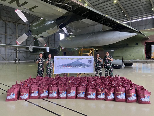 Alumni AAU 2006 Berikan Bantuan 5 Ton Sembako kepada Korban Erupsi Semeru