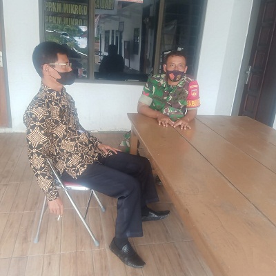 Babinsa Mengajak Kades Aktif dalam Sosialisasikan Prokes