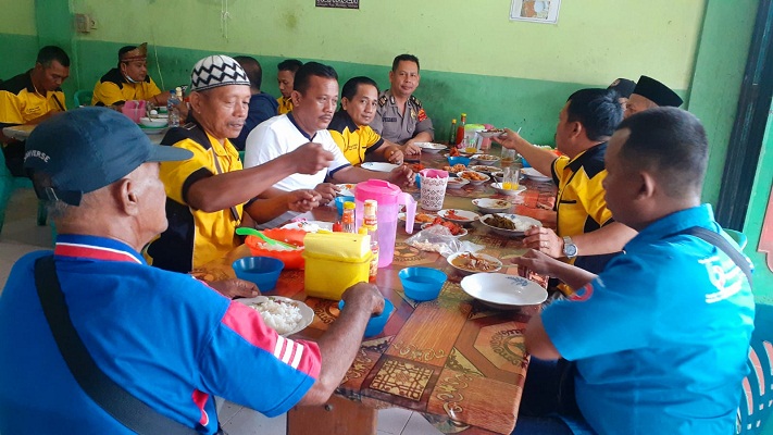 Kapolres Diwakili Kasubbag Humas Polres Rohil Gelar Makan Siang Bersama dengan Sejumlah KWACI