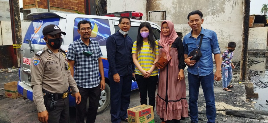 Kunjungi Para Korban Kebakaran, Jhoni Charles Berikan Bantuan Sembako