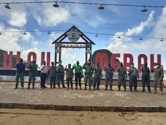 Pos TNI AL Pancer dengan Unsur Forkopimka Pesanggaran Laksanakan PAM Pulau Merah Banyuwangi