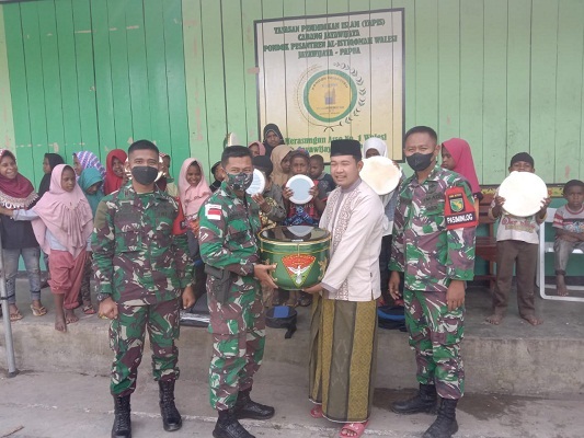 Satgas Yonif 751/VJS Memberikan Bantuan Seperangkat Alat Musik Rebana