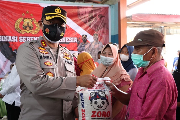 Tinjau Pelaksanaan Vaksin Kapolres Bersama Forkopimda Simalungun Bagi Paket Sembako