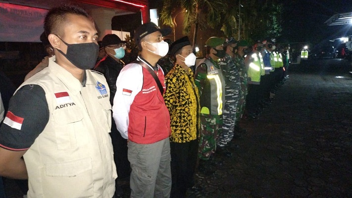 Prajurit Pos TNI AL Muncar Bersinergi Amankan Malam Pergantian Tahun 2021 ke 2022
