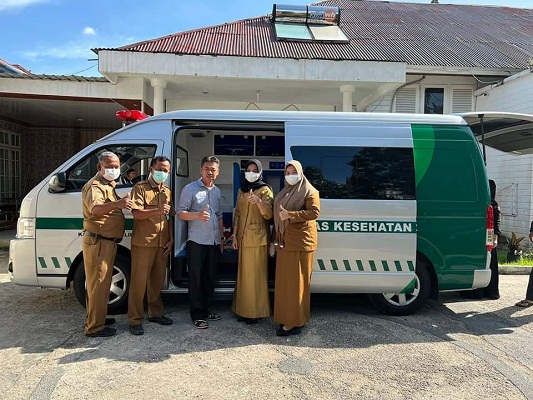 Bupati Rohil Serahkan Satu Unit Ambulance untuk Puskesmas Sedinginan