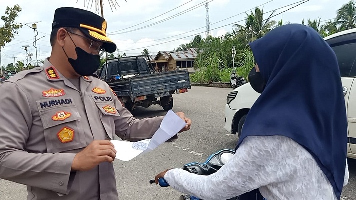 Kapolres Rohil Pimpin Langsung Pos Penyekatan Vaksinasi Covid-19