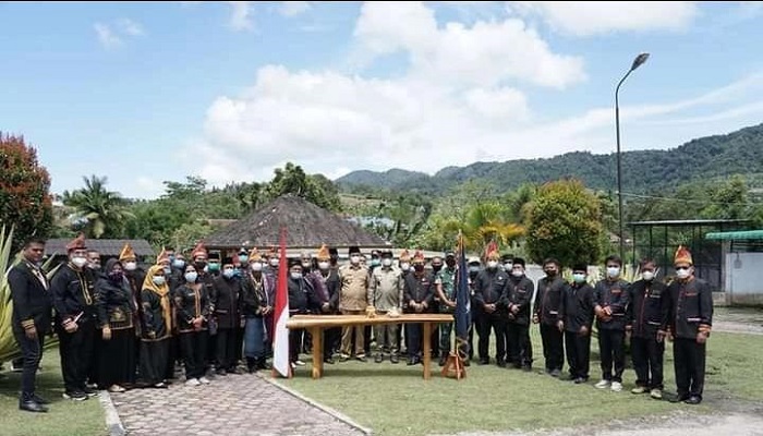 Dukung Pembangunan IKN, Tokoh Masyarakat Serahkan Tanah dan Air dari Pakpak Bharat