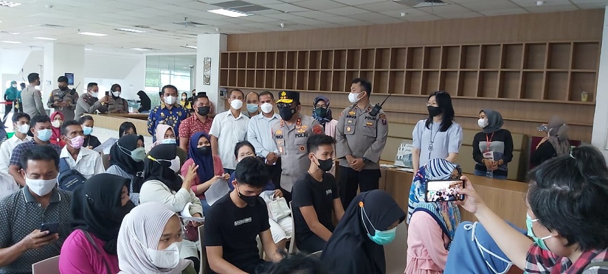 Kapolsek Percut Sei Tuan Dampingi Kapolda Sumut Tinjau Vaksinasi di Kampus Politeknik WBI