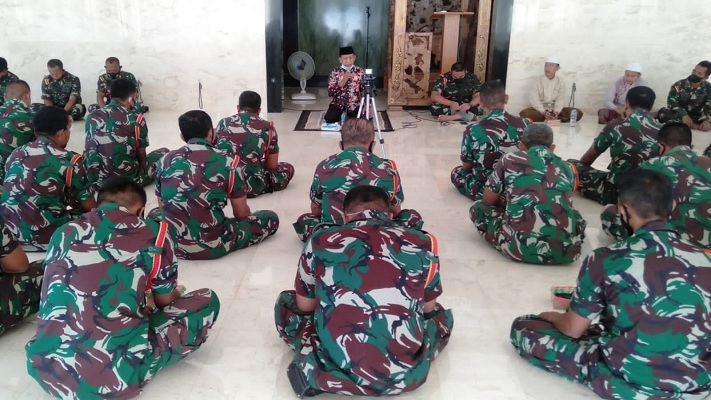 Prajurit Puslatpur Marinir 5 Baluran Peringati Isra' Mi'raj 1443 H