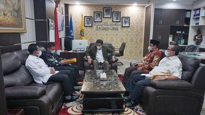 Bupati Rohil Audiensi dengan Rektor Unri Bahas Kerjasama Program Beasiswa