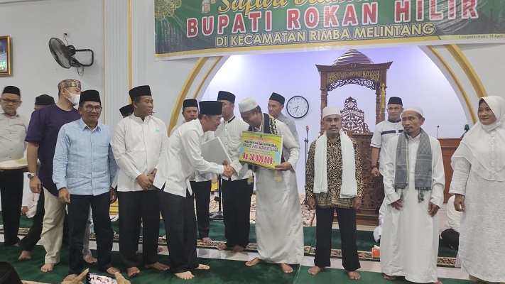 Bupati Rohil Minta Perangkat Desa Data Warganya agar Dapat Bantuan dari Pemerintah