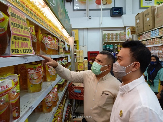 Pada Saat Sidak, Komisi III DPRD Medan Menemukan Migor Kemasan Langka di Pasar Tradisional