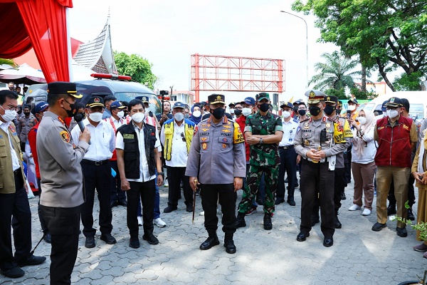 Polda Sumut Menggelar Vaksinasi dan Pembagian Sembako untuk 52 Serikat Pekerja/Buruh 