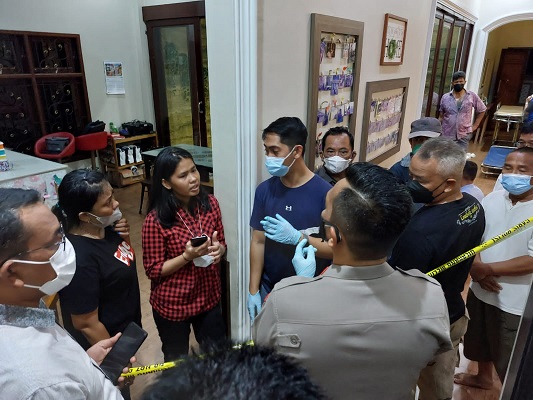 Seorang Ibu dan 2 Anaknya Ditemukan Terkulai Lemas Tak Bernyawa di Rumahnya, Kapolresta Deli Serdang, Langsung Cek TKP