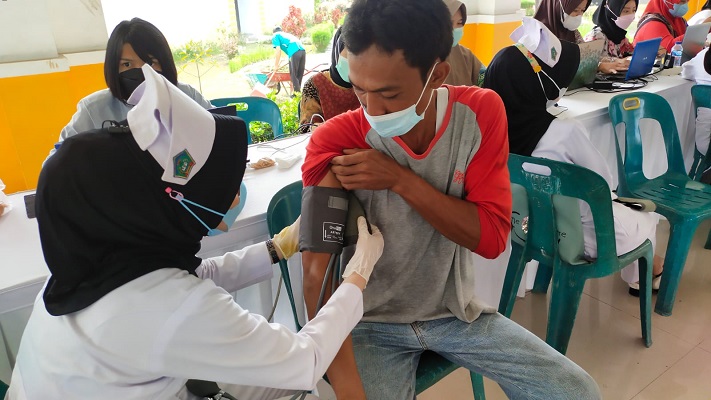 Tingkatkan Capaian Vaksinasi, Polresta Deli Serdang Terus Menggelar Vaksinasi Massal di bulan Ramadhan