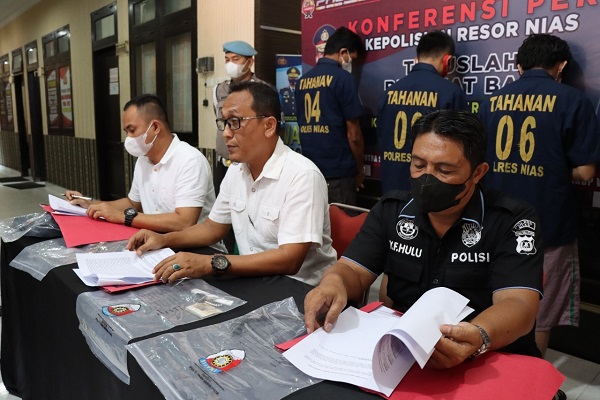 Polres Nias Gelar Konferensi Pers Oknum Guru Honorer Kedapatan Membawa Sajam Jenis Pisau