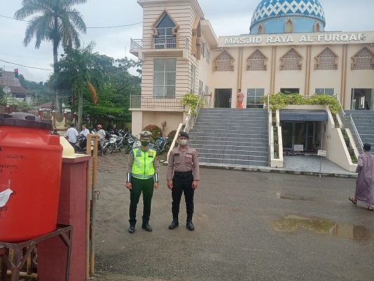 Polres Nias Melakukan Pengamanan Sholat Jum’at
