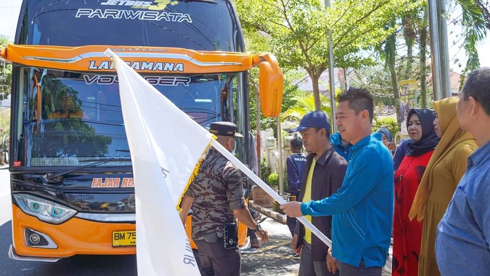 Bupati Rohil Afrizal Sintong Melepas Kontigen POPDA Riau XV
