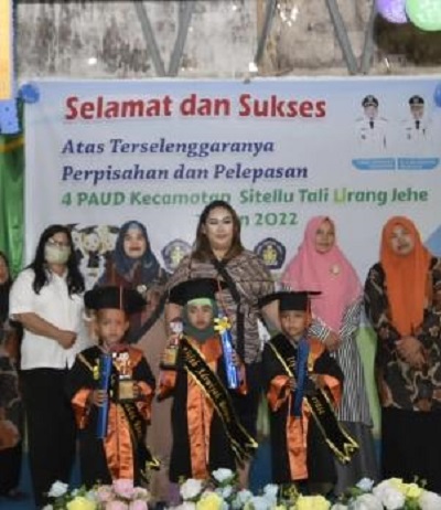 Ketua TP PKK Menghadiri Pelepasan PAUD