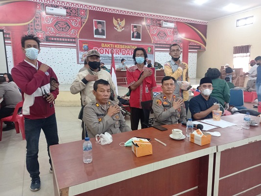 Sambut HUT Bhayangkara ke-76, Giat Donor Darah Bersama Wartawan Polres Pelabuhan