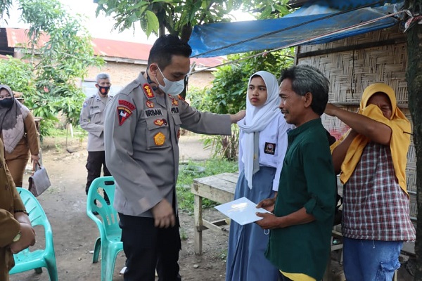 Sambut HUT Bhayangkara ke-76, Kapolresta Deli Serdang Berikan Bantuan Beasiswa kepada Anak Putus Sekolah