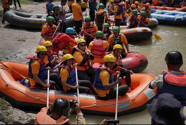 Bupati Pakpak Bharat Ajak Para Pecinta Olahraga Fun Rafting