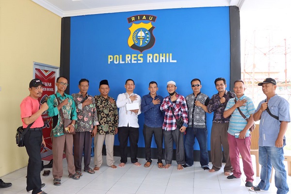 Di Hari Ultah Humas Polres Rohil AKP Juliandi SH Mendapat Surprise