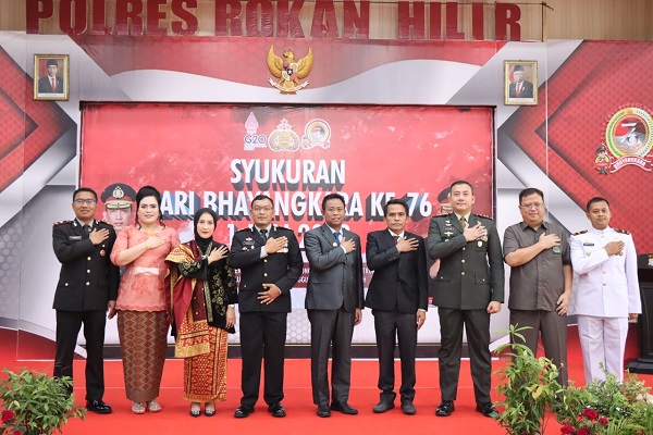 Polres Rohil Ikuti Upacara HUT Bhayangkara ke-76 di Mapolres Rohil