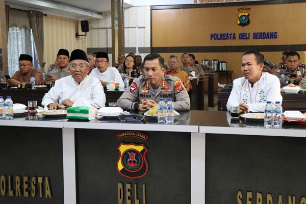 Kapolresta Deli Serdang Beserta Ulama serta Tokoh agama Kab. Deli Serdang Ikuti ZM Acara Kirab Merah Putih