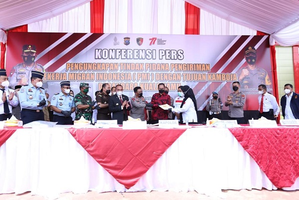 Polda Sumut Pulangkan 212 PMI Ilegal