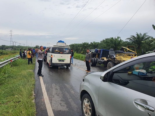 Insiden Lakalantas Bus Pelangi Versus Dump Truck di Rohil