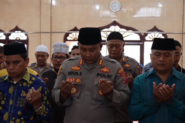 Polresta Deli Serdang Laksanakan Sholat Gaib, dan Doa Bersama untuk Korban Kericuhan di Kanjuruhan