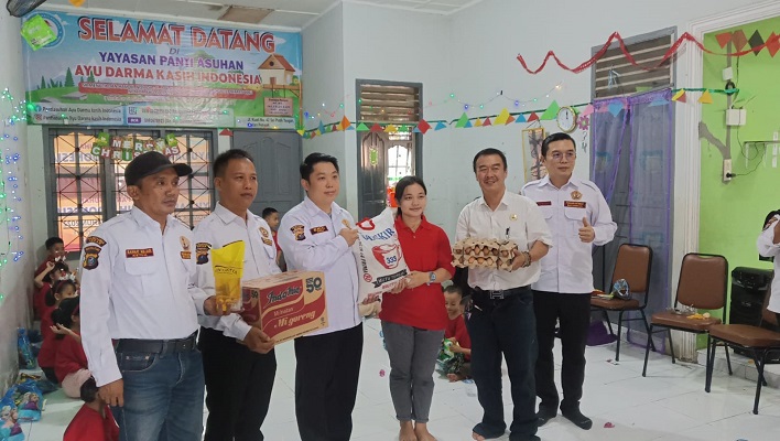 Baksos Berikan Santunan buat Anak Yatim Piatu Dilaksanakan oleh Ketua PokdarKamtibmas Resort Medan dan Polrestabes Medan