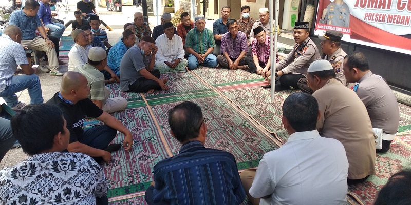Dekatkan Diri kepada Masyarakat, Polsek Medan Timur Menggelar Jumat Curhat
