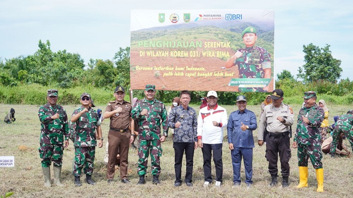 Dihadiri Bupati dan Wabup, Kodim 0321 Rohil Tanam Ribuan Pohon Program Penghijauan Serentak