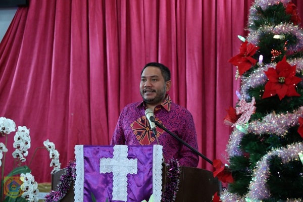 Ibadah Natal Keluarga Besar Dinas Pendidikan Pakpak Bharat Berlangsung Meriah 