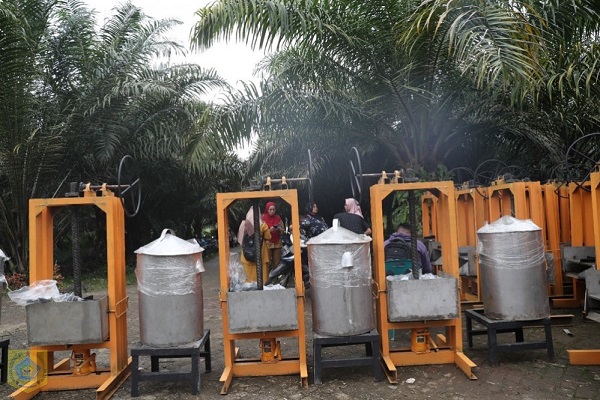 Penyerahan Alat Pengolah Gambir Bupati Kesejahteraan Rakyat Adalah Tujuan Kita