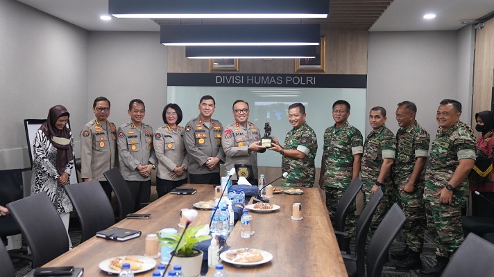 Kadispenad Silaturahmi ke Divhumas Polri dalam Membangun Kepercayaan dan Menguatkan Kemitraan
