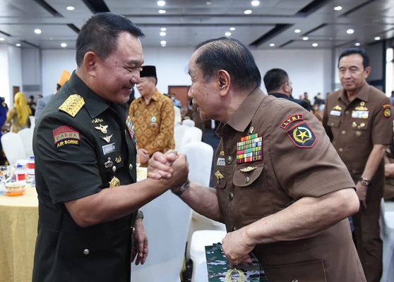Momen Keakraban Kasad Bersama Veteran di Tasyakuran HUT ke-66 LVRI