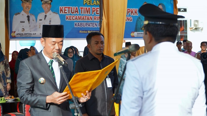 Bupati Rohil Melantik H Sukirman Camat Rimba Melintang