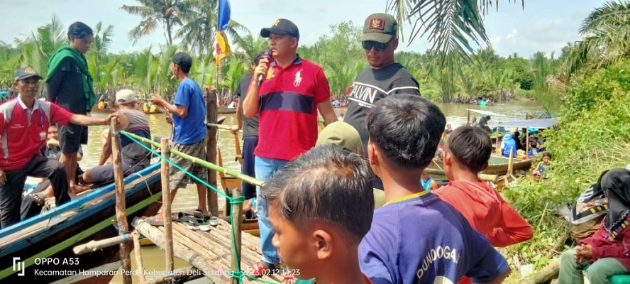 Camat Labuhan Deli Membuka Lomba Dayung Sampan