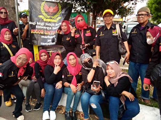 Keluarga Besar BUK Menggelar Buka Bersama dan Bagi-bagi Tak'jil
