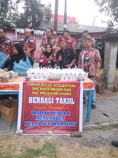 PAC FBI Kecamatan Medan Selayang Bersama DPC FBI Kota Medan Berbagi Takjil