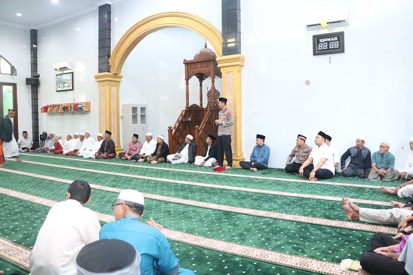Wakapolda Sumut Safari Subuh ke Masjid Ar-Raudhah sekaligus Giat Jumat Berkah