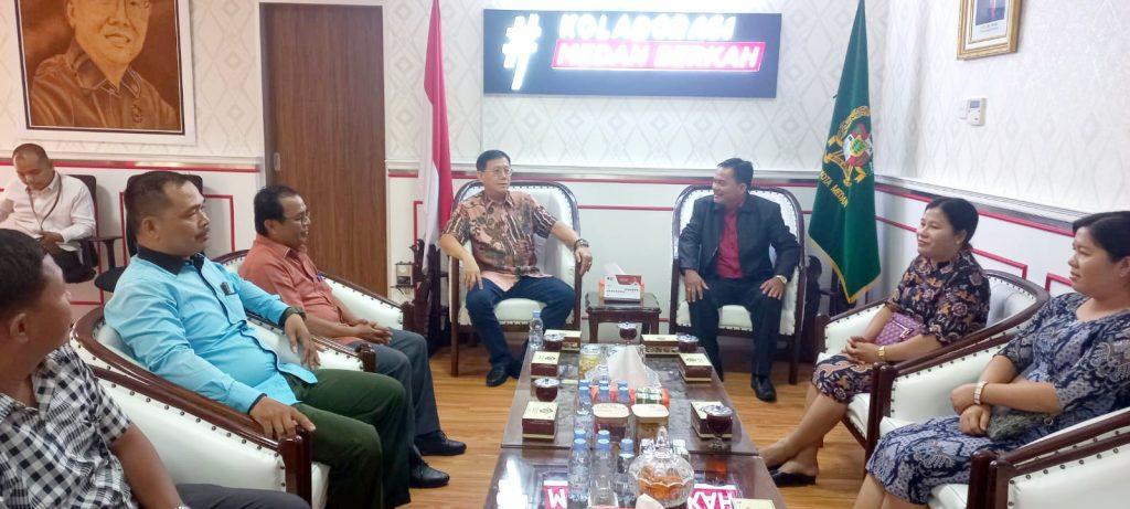 Hasyim Menerima Panitia Pembangunan Gereja BNKP Resort 42