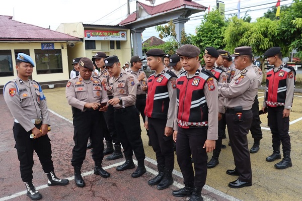 Waka Polres Dairi Sidak Handphone Personil Polres Terkait Indikasi Aplikasi Judi Online