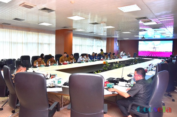 Bahrumsyah Memimpin Rapat tentang Pembahasan Rancangan APBD Tahun 2025