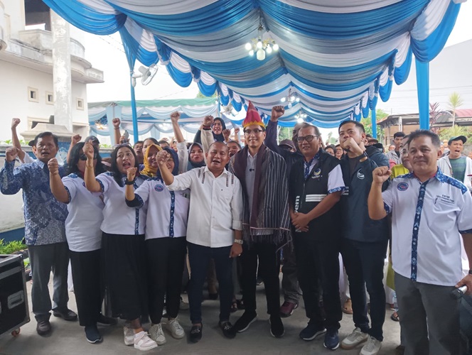 Ribuan Relawan Sopo ATRestorasi Bersatu Antusias Menyambut Kehadiran Rico Waas di Pendopo Sopo Restorasi